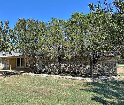 3rd image of 315 Cave Springs Dr W