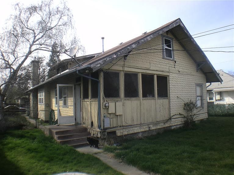 2nd image of 16 Rose Ave