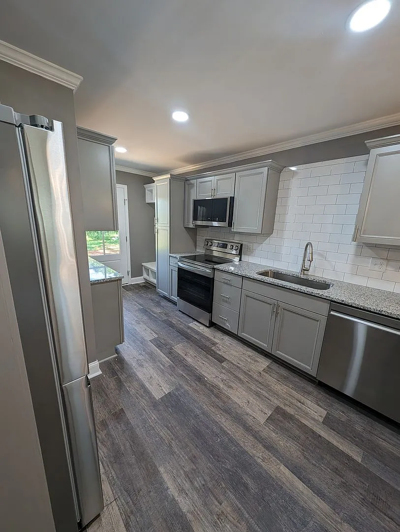 Renovated two bedroom garden duplex in Belmont — Photo 1