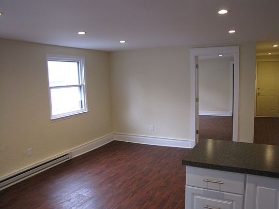 4th image of 328 Elmwood Ave APT 3
