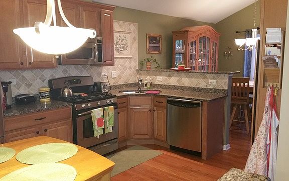 5th image of 9418 W 141st St