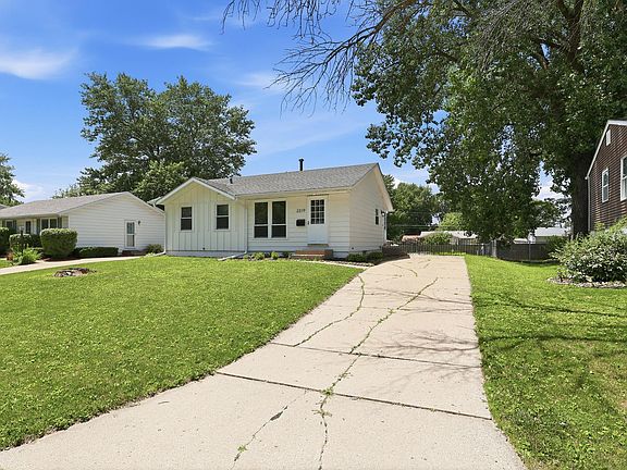 2nd image of 2319 Pinehurst Dr