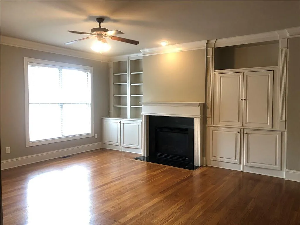 3 bed, 3.5 bath, 2481 sqft, $2,800 — Photo 3
