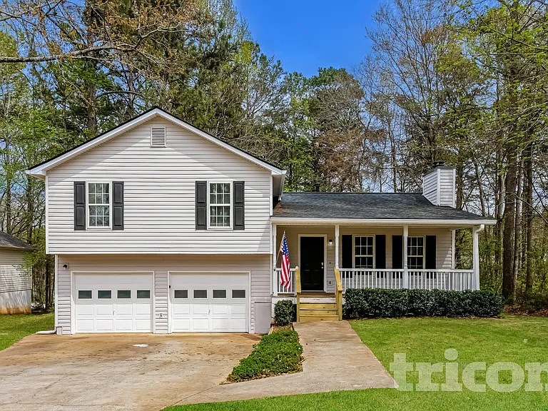 305 Madeline Way — Photo 1