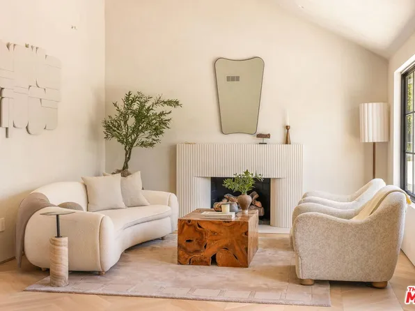 8353 Sunset View Dr, Los Angeles, CA 90069