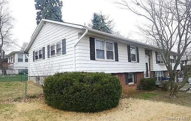 1st image of 32 Lakeview Ct