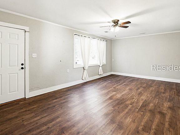 5th image of 6 Old Salem Rd