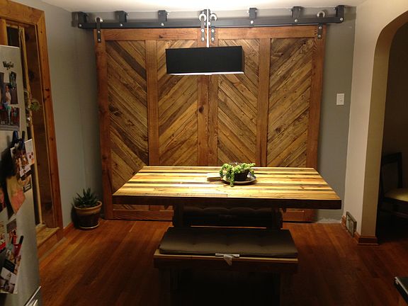 Dinning room with barn doors