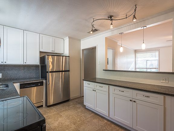 5th image of 2409 Winsted Ln Unit A