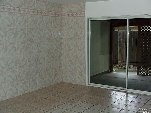 4th image of 1278 Balsam Way