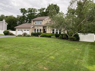 19 Fleetwood Rd, Commack, NY 11725