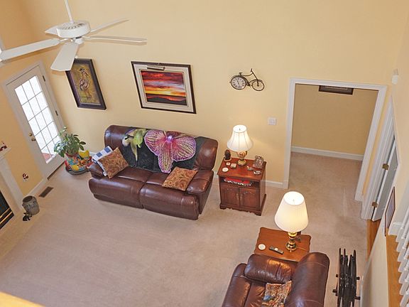 3rd image of 14461 Pinehurst Ln