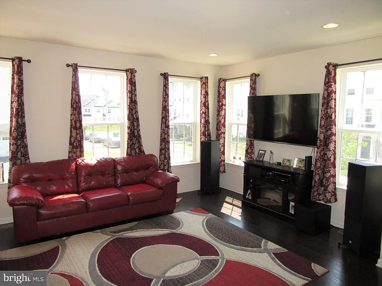 544 Liam Pl — Photo 7