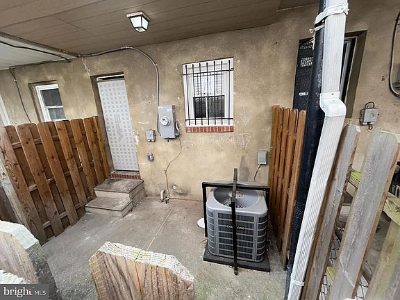 2nd image of 556 Gold St