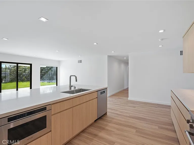 6108 Sadring Ave — Photo 15