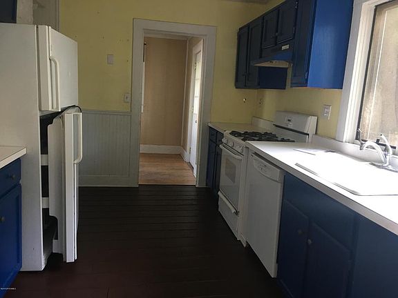 4th image of 32 Lincoln Ave