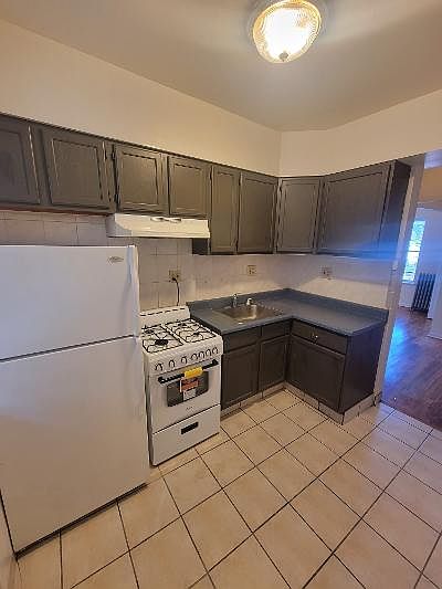 2nd image of 4904 N Magnolia Ave APT 3W