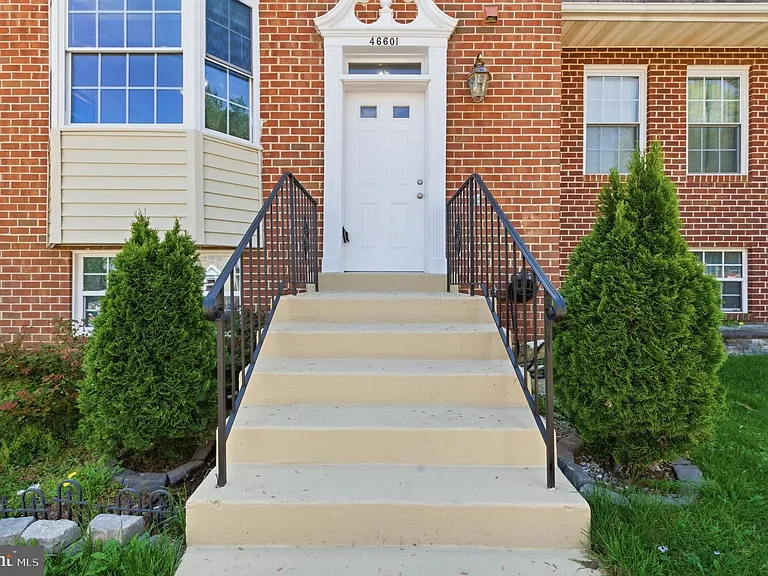46601 Carriage Ct — Photo 3