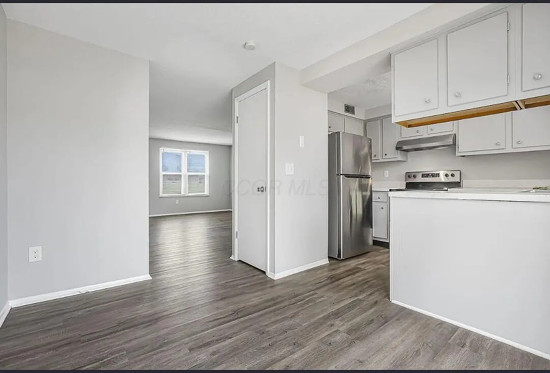 2 bed, 1.0 bath, 952 sqft, $1,400 — Photo 3
