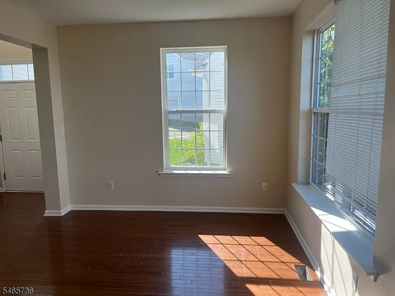 4 bed, 2.5 bath, $4,000 — Photo 3