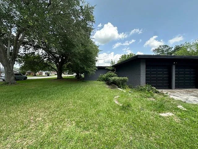 3 bed, 2.0 bath, 1904 sqft, $1,650 — Photo 4