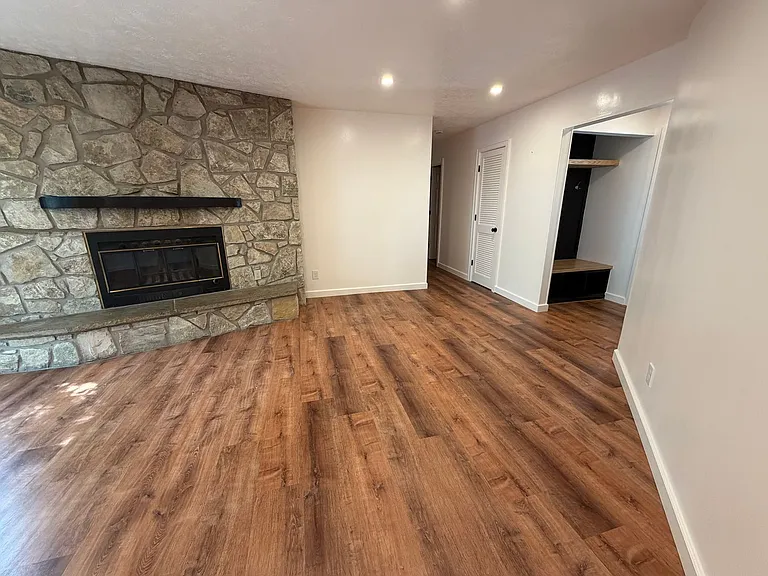 2421 Brook Ln — Photo 5