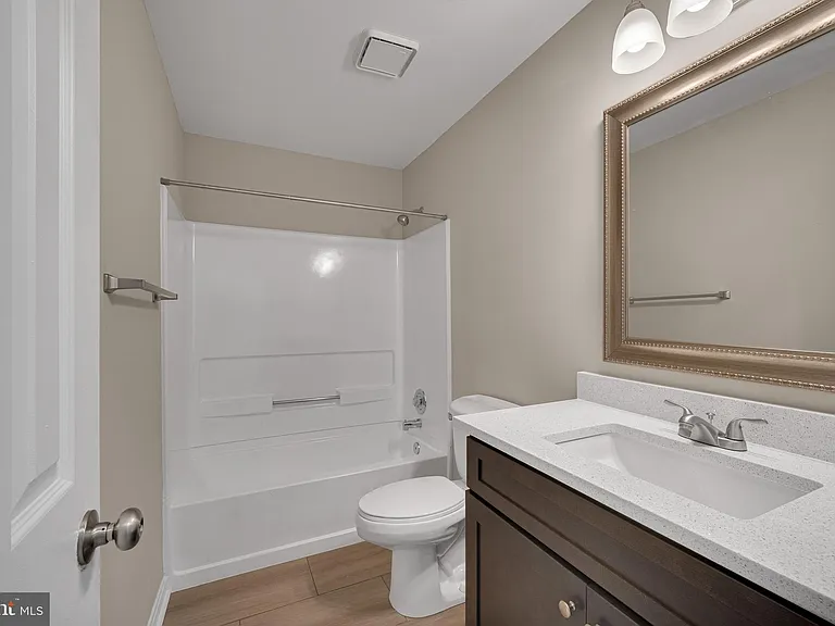 8101 Chelaberry Ct — Photo 30