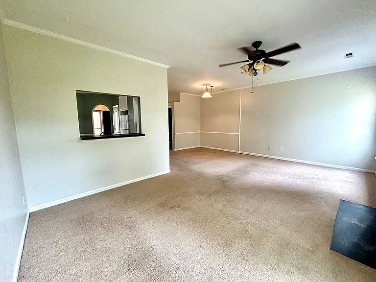 2307 Charing Cross Rd — Photo 9