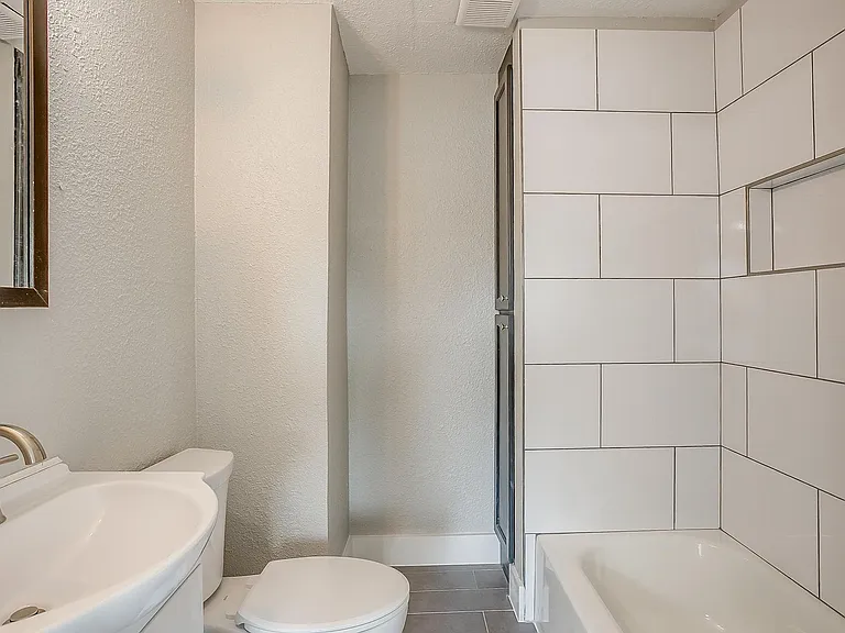 2932 Travis Ave — Photo 26