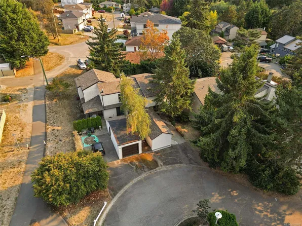 4039 Daffodil Pl, Saanich, BC V8Z 6G1