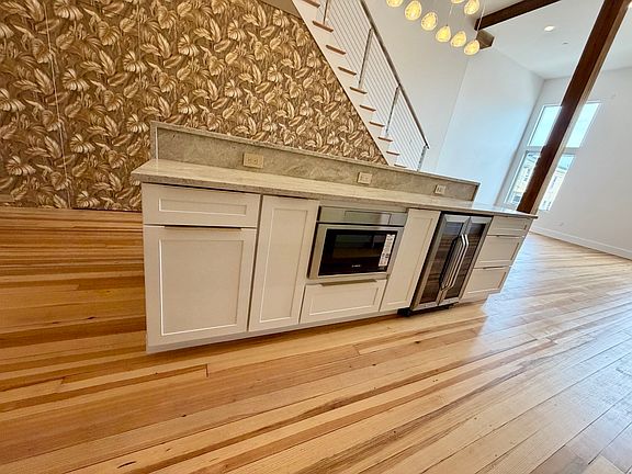 4th image of 1001 Shirley St #4