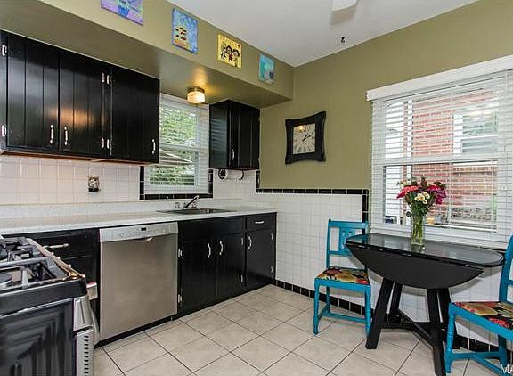 2nd image of 1019 Simmons Ave