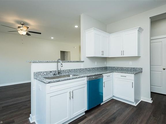 4th image of 411 E Lee Ave
