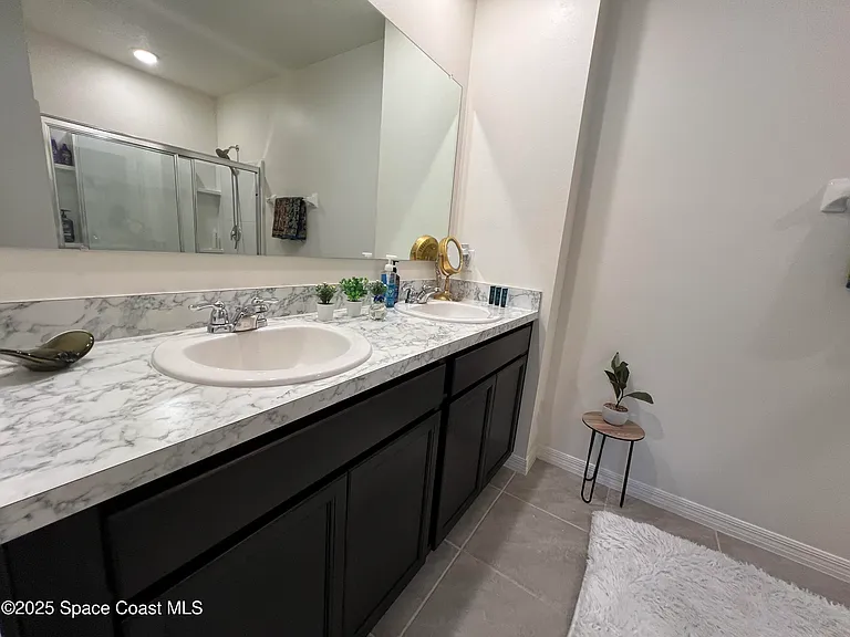976 Trinity St — Photo 33