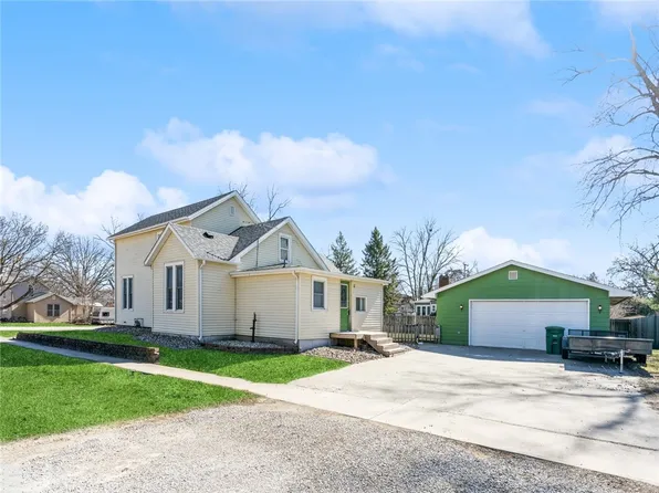 212 Market Ave NW, Mitchellville, IA 50169