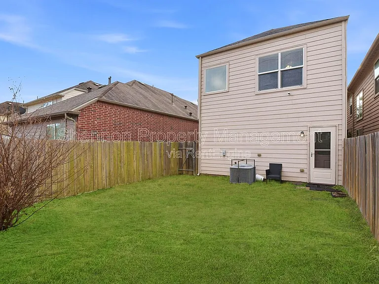17142 Amarose Dr — Photo 21