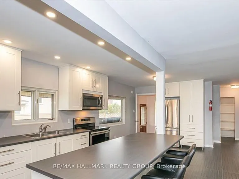 1387 Sault St #A — Photo 3