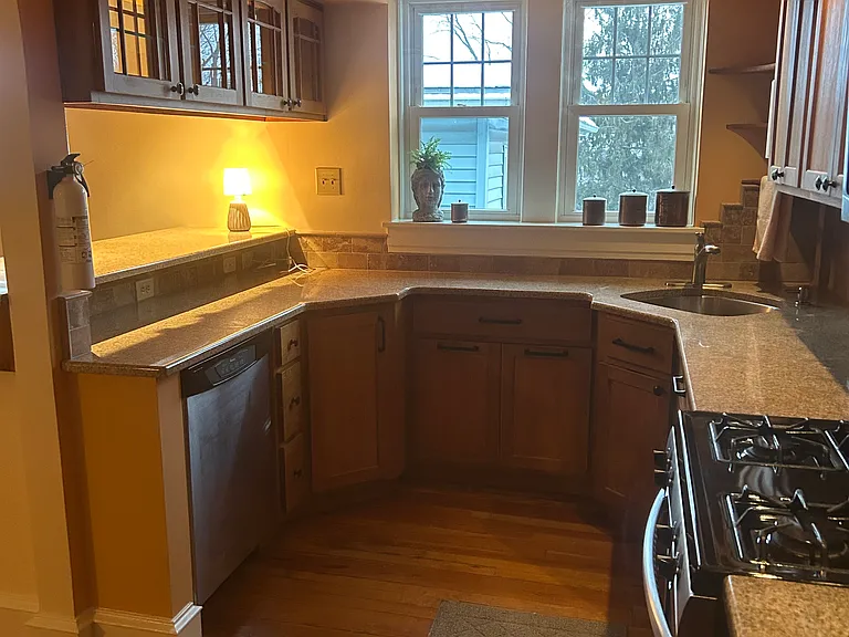 600 Clay Ave #4 — Photo 1