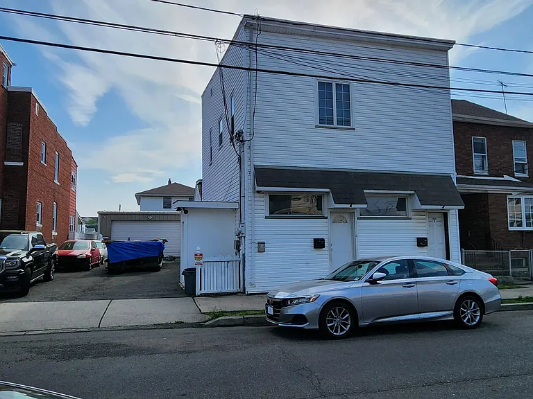 333 W Clinton St #1 — Photo 13
