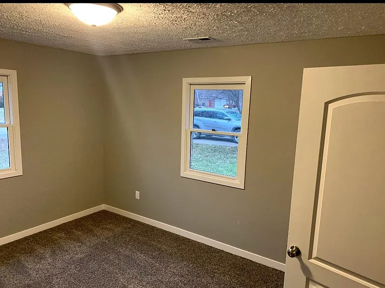 1458 Rj Blvd — Photo 2