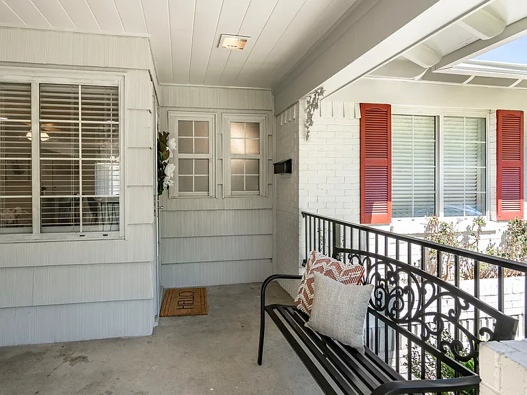 Exterior - Front Picture 2