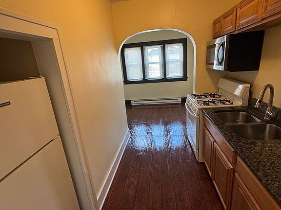 2nd image of 222 N 5th St APT 203