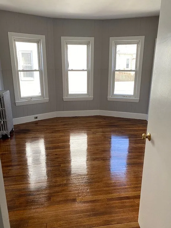 2 bed, 1.0 bath, 900 sqft, $2,300 — Photo 2