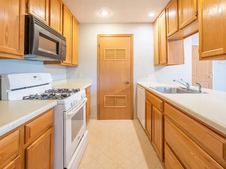 3519 University Ave #201 — Photo 7
