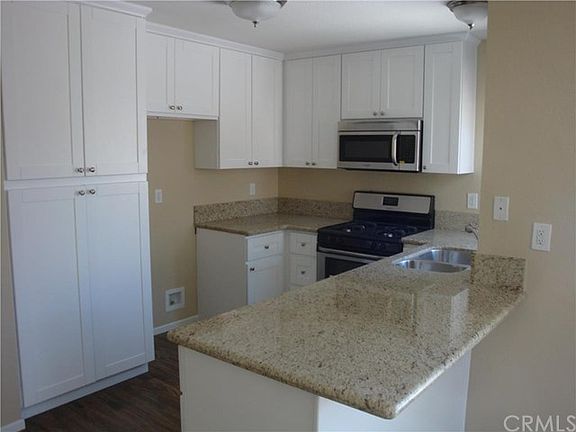5th image of 9926 Camulos Ave