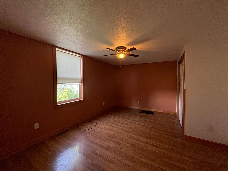 201 S. Western — Photo 7