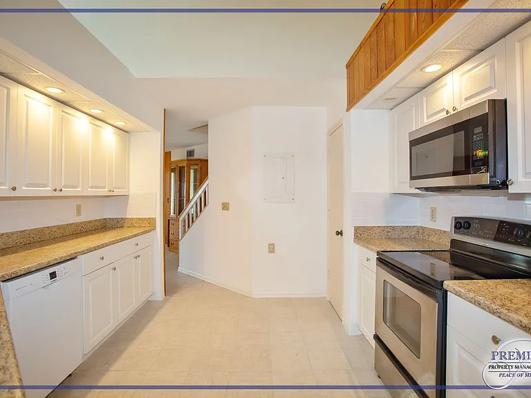 1351 Monarch Cir — Photo 8
