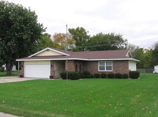 105 Valley View Dr, Seneca, IL 61360