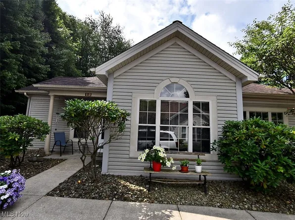 12 Woodland Chase Blvd, Niles, OH 44446