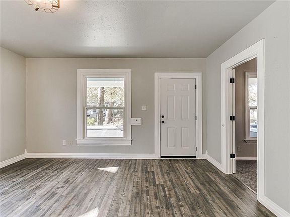 3rd image of 727 N Louisa Ave
